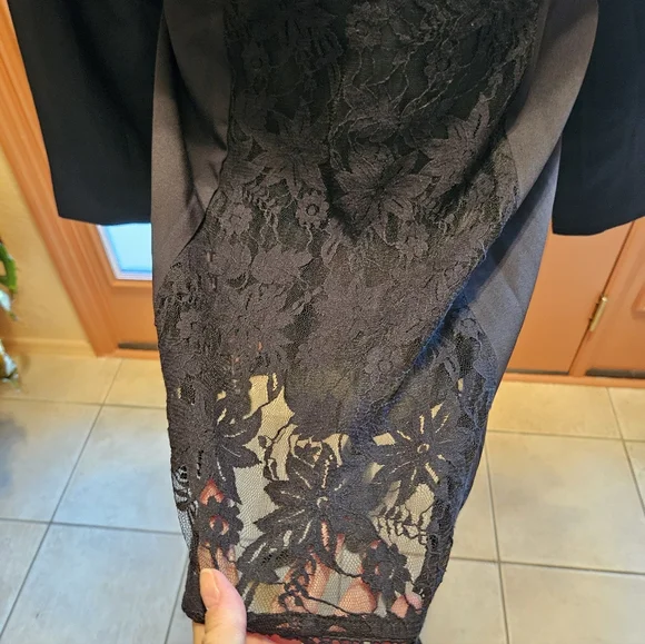 The Pyramid Collection Black Lace Women's Lined Blazer. - Picture 7 of 16